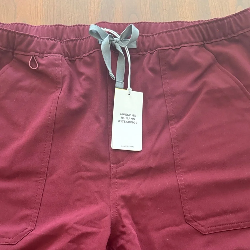 Figs NWT Men’s Cairo Cargo Workwear Maroon Scrub Pants